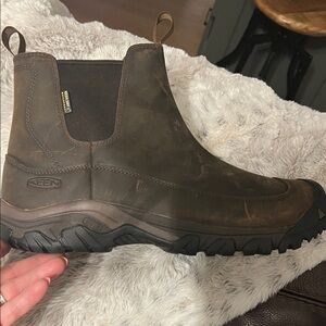 KEEN Men's Dark Brown Leather Boots- new - never worn